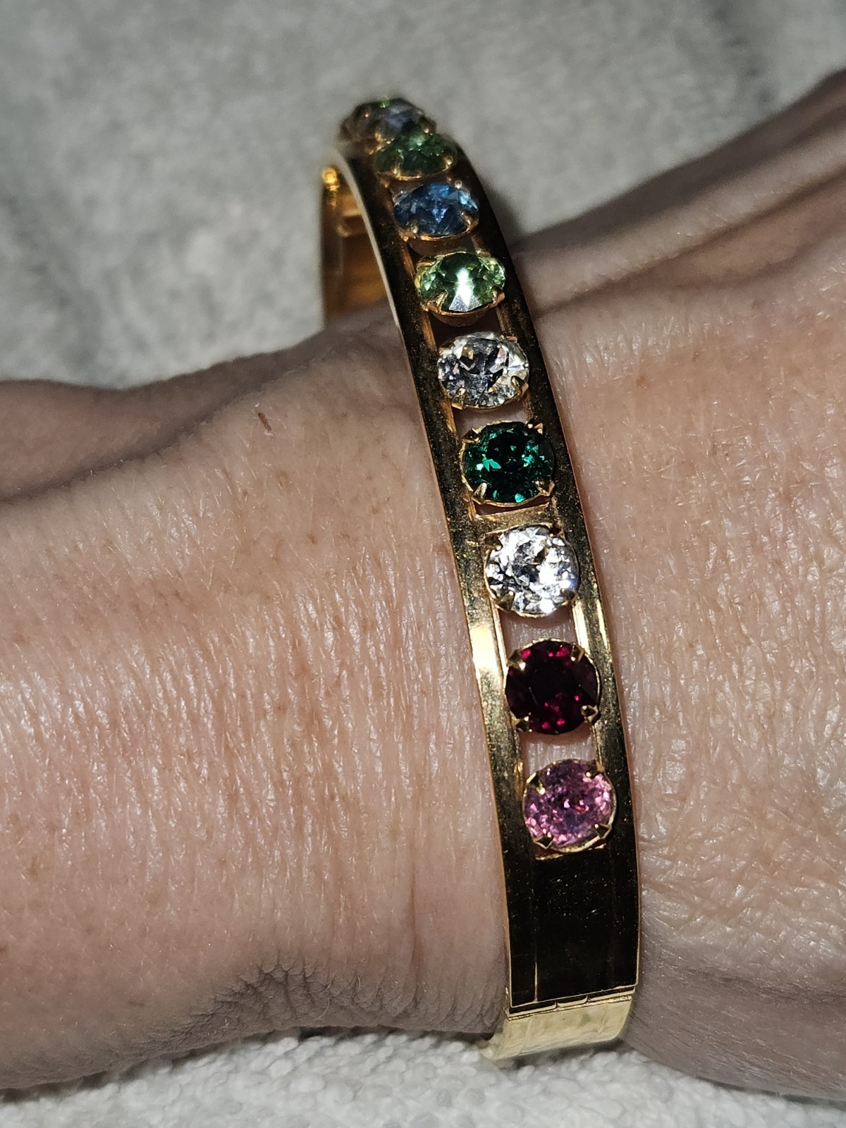 Vintage Van Dell Gold Toned Bangle Bracelet w Sparkling Stones