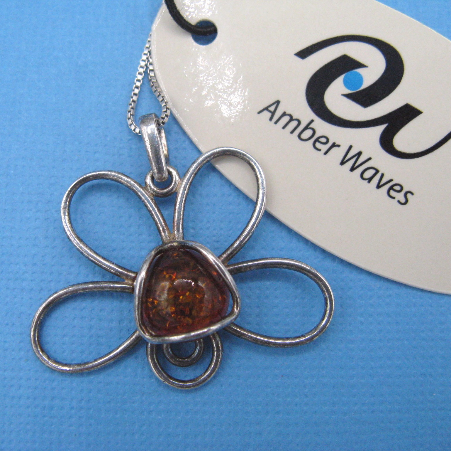 Amber Waves Honey Bee Necklace Amber Poland Sterling Silver 18″ Chain AGI Italy