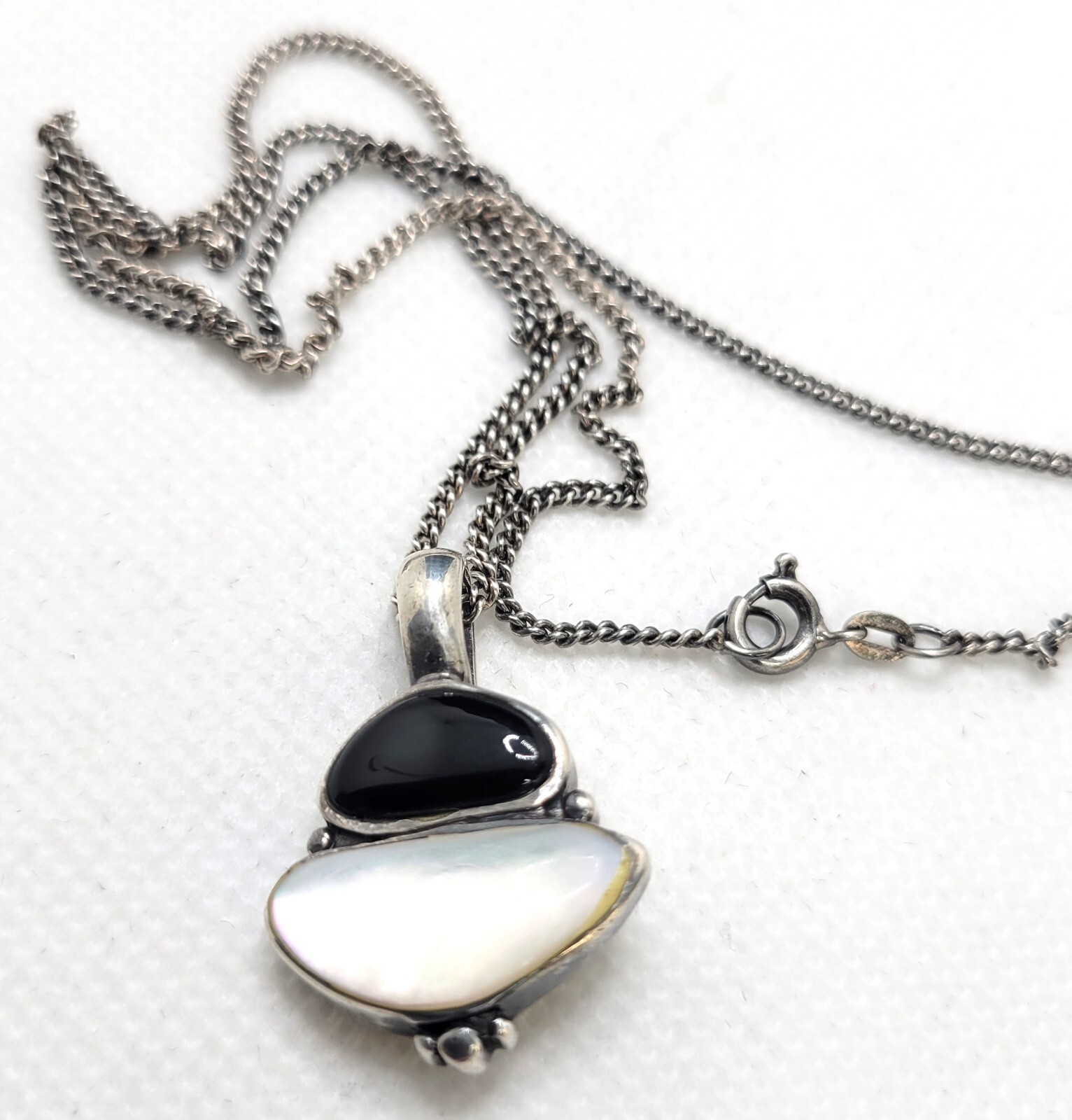 Vintage Black Onyx Mother of Pearl Pendant Necklace 925 Sterling Silver 20″ SW