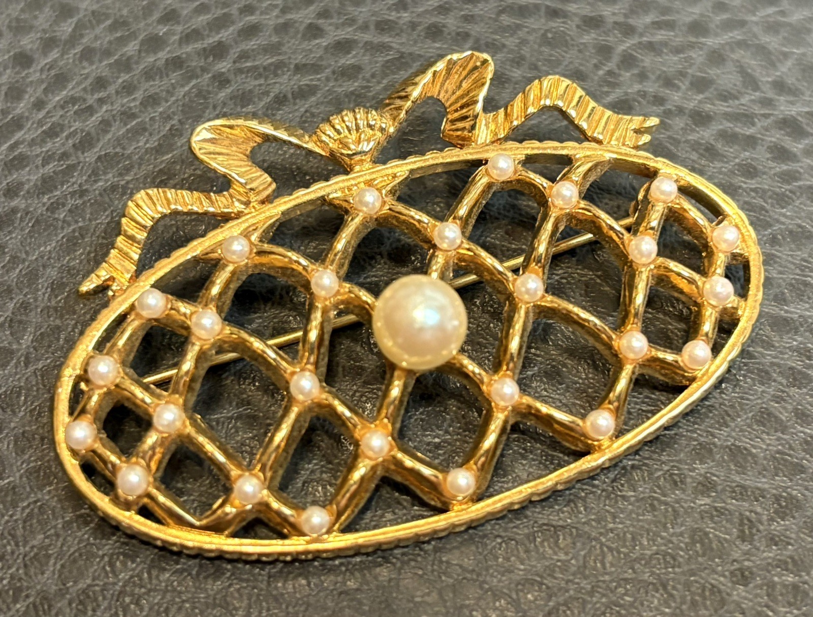 Vintage MONET Gold Tone Brooch Oval Ornament Bow Faux Pearl Christmas Holiday