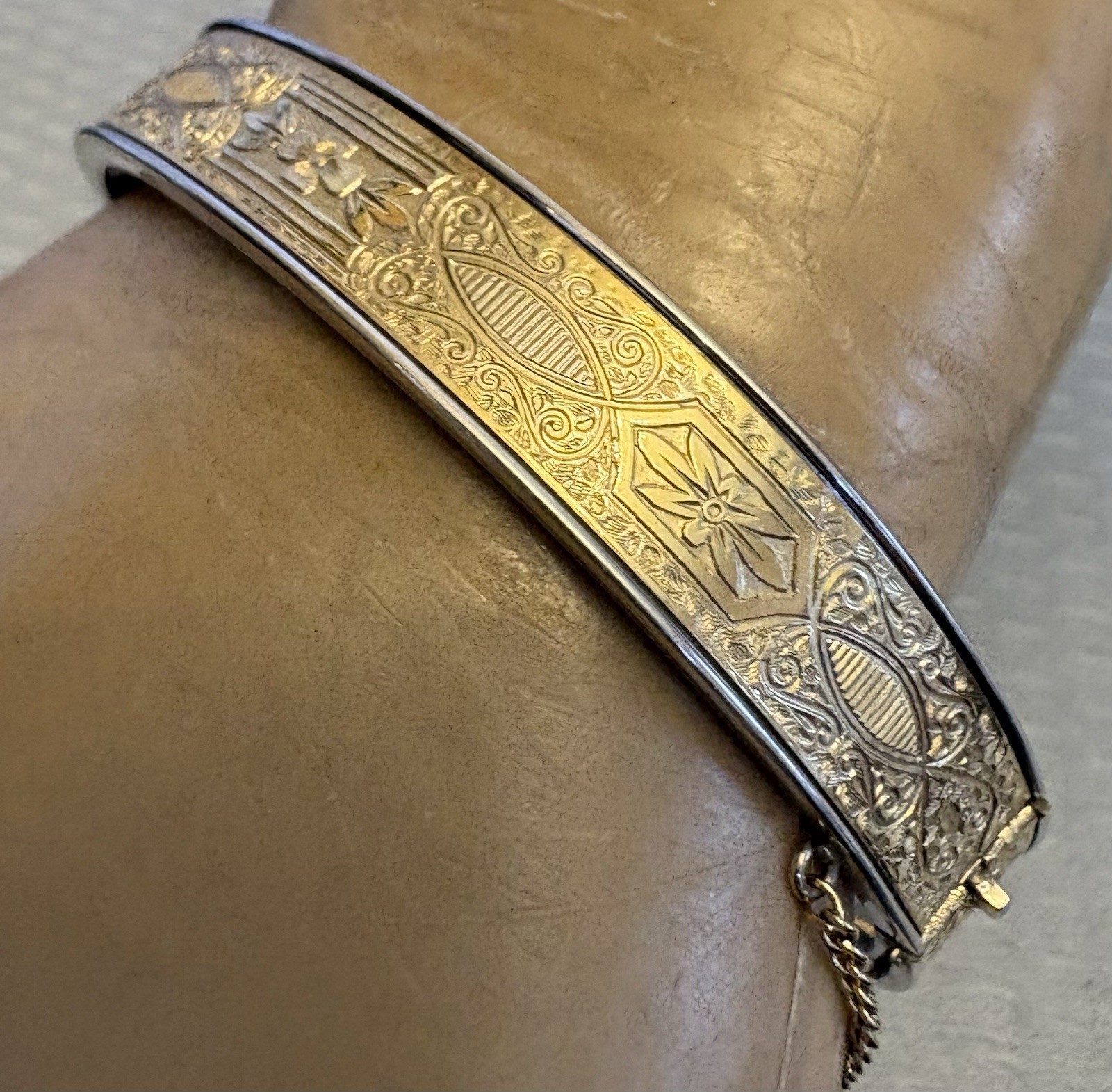 Vintage Krementz Hinged Bangle Bracelet Rolled Gold Overlay 2-Tone Safety Chain