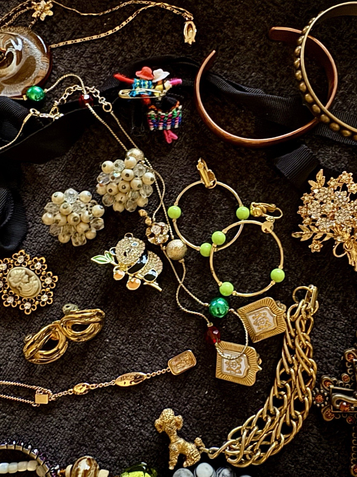 Eclectic Vintage To Modern Jewelry w/6 Pairs Vintage Clip Earrings (32) Items