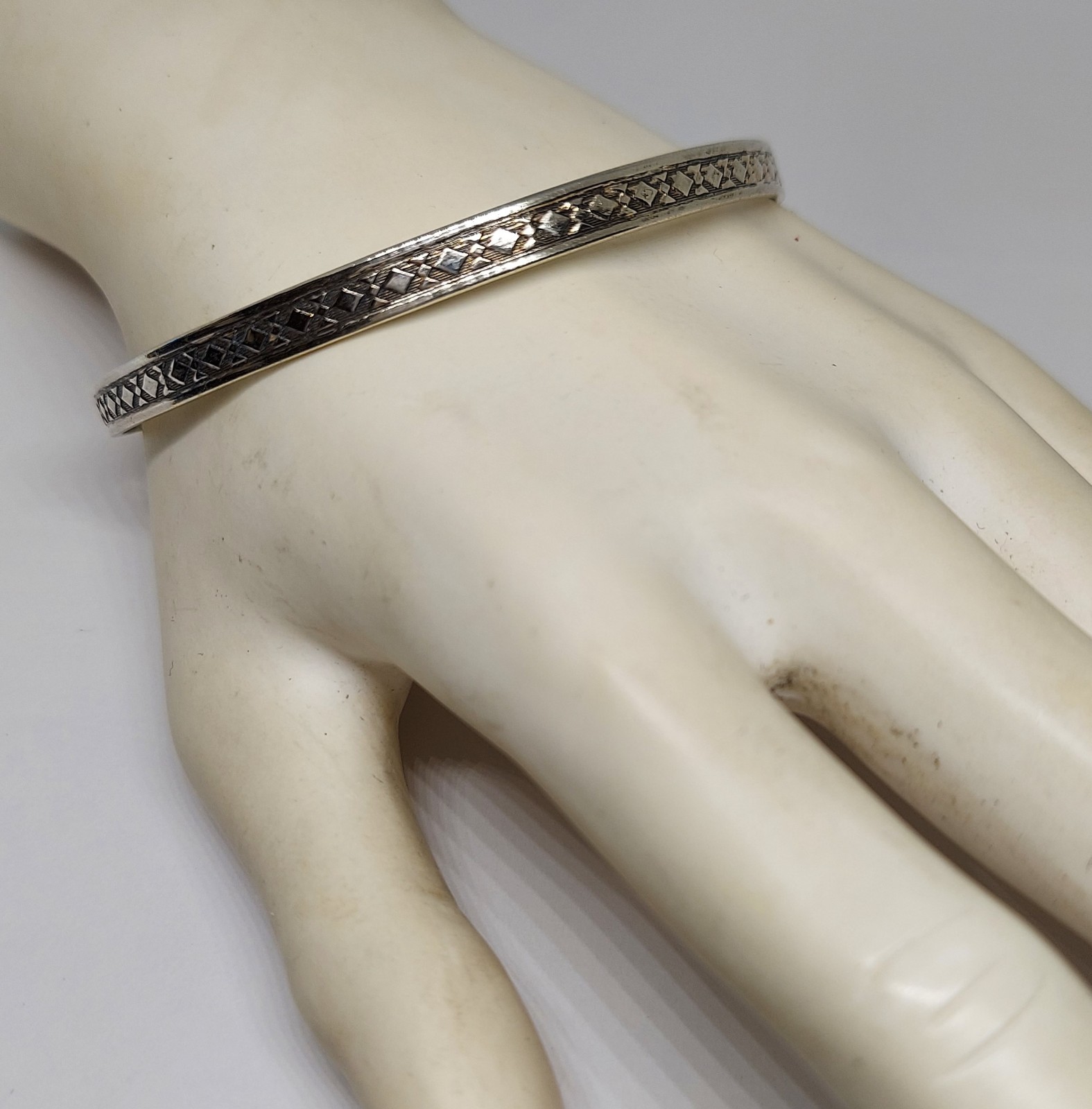 Vintage Sterling BANGLE Bracelet Signed DANECRAFT geometric design