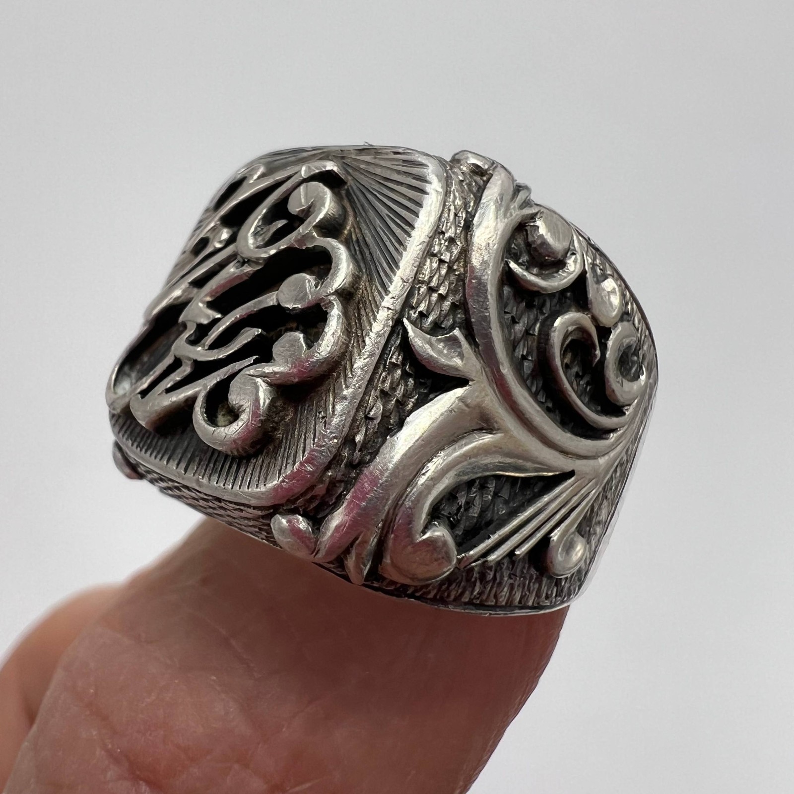 Vintage Massive Men’s Jewelry Ring 925 Sterling Silver Ornate Monogram Size 10.5