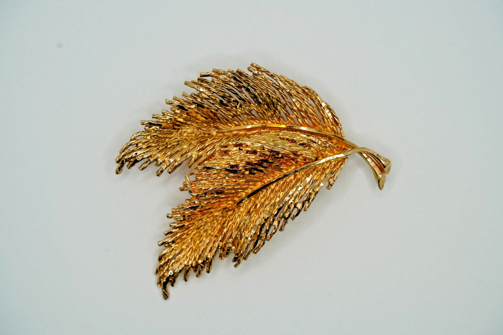 Vintage Gold Colored Feather Floral Large Brooch 7.2cm JB24