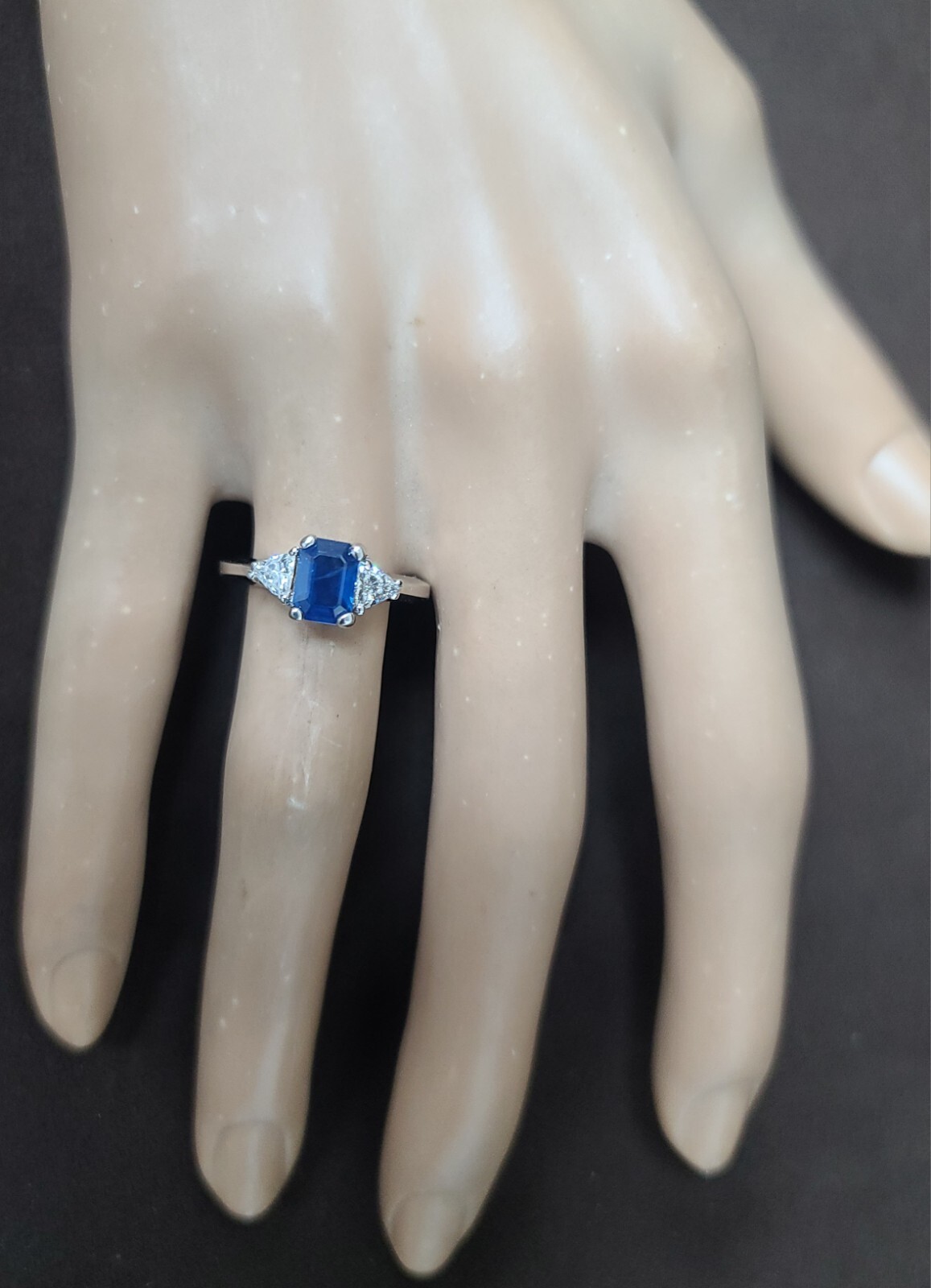 18K White Gold Engagement Ring 1.15CT. Natural Blue Sapphire Emerald Shape