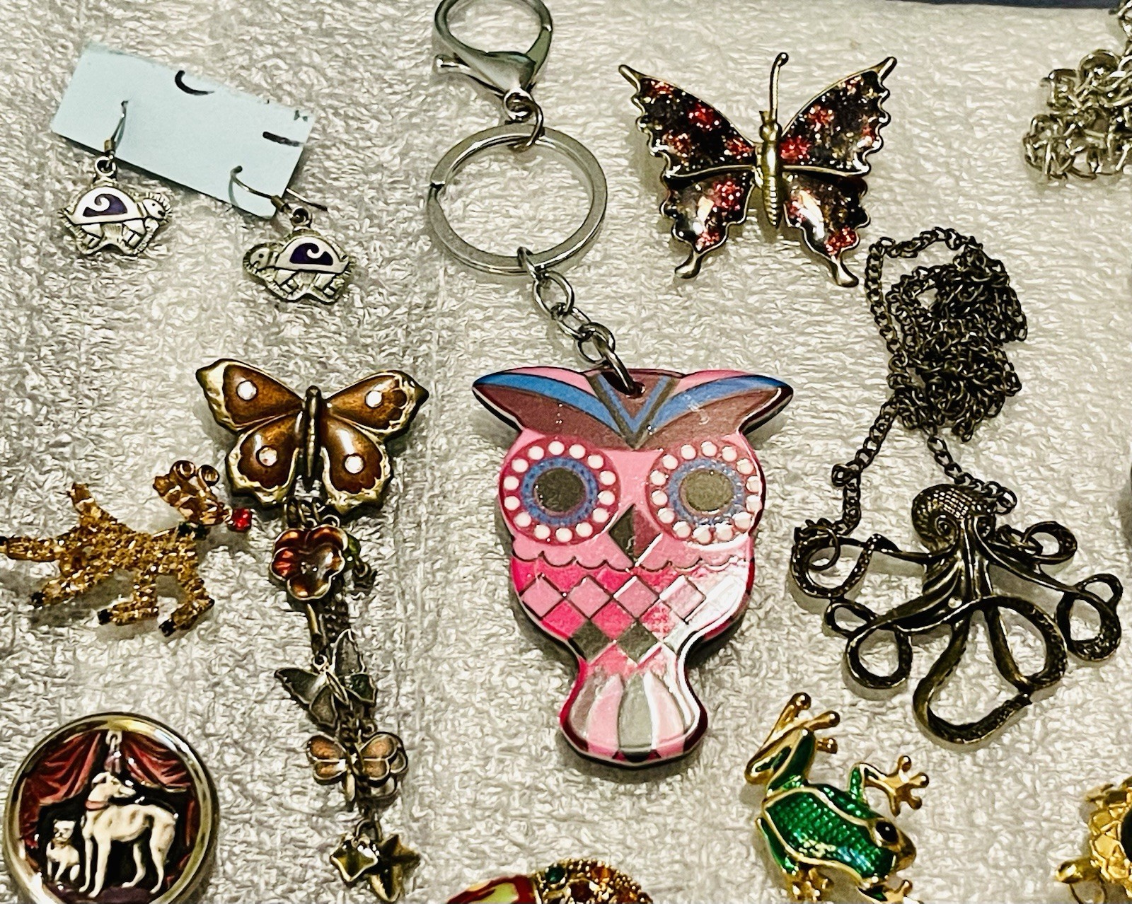 Huge Lot Different Vintage Animals Bugs Pins Necklaces Bracelet Lot
