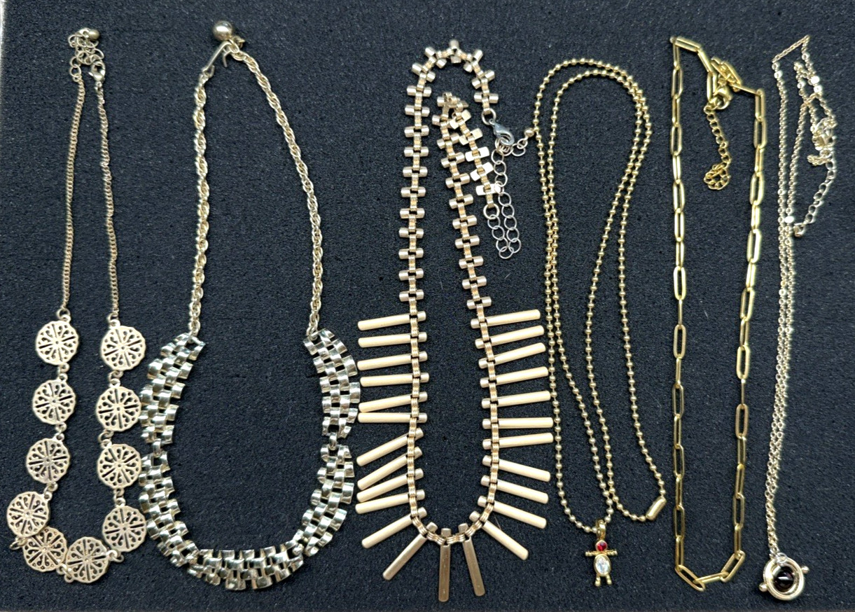 100 pcs Vintage Now Gold Tone Pendants Chains Necklaces Lot Signed & Unsigned
