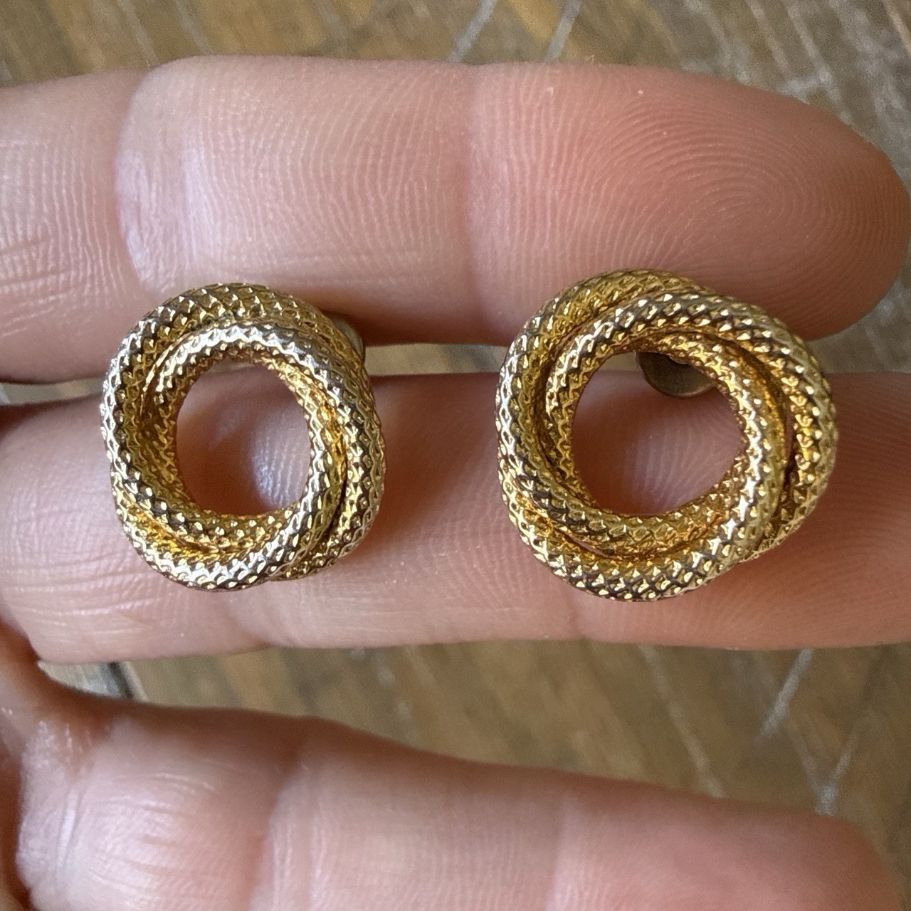 Vintage Love Knot Intertwined Stud Earrings Gold Tone Classic Style 0.25” inch