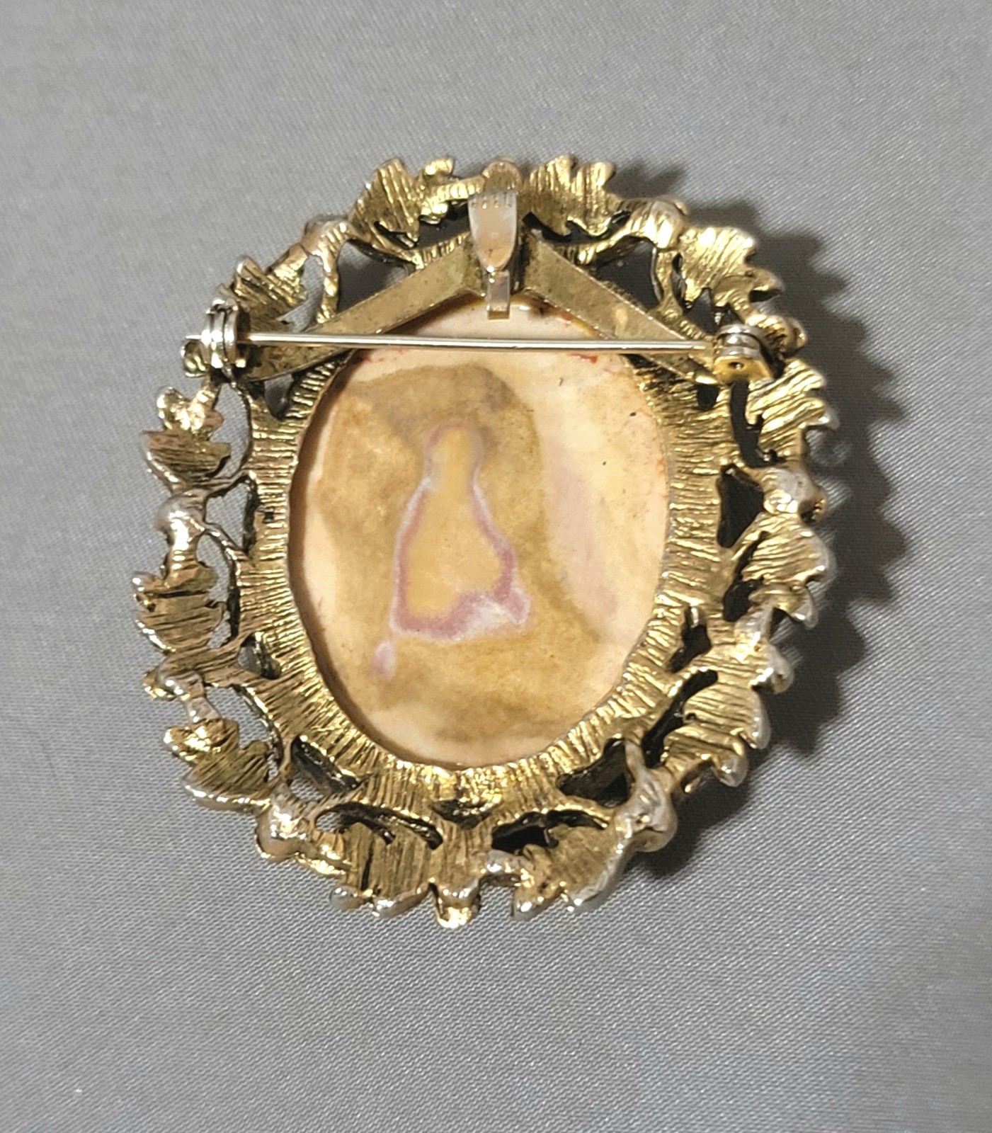 Vtg. Oval Agate Cabochon Brooch Pins Bezel Leaf Frame Silver & Gold Tone Set 2