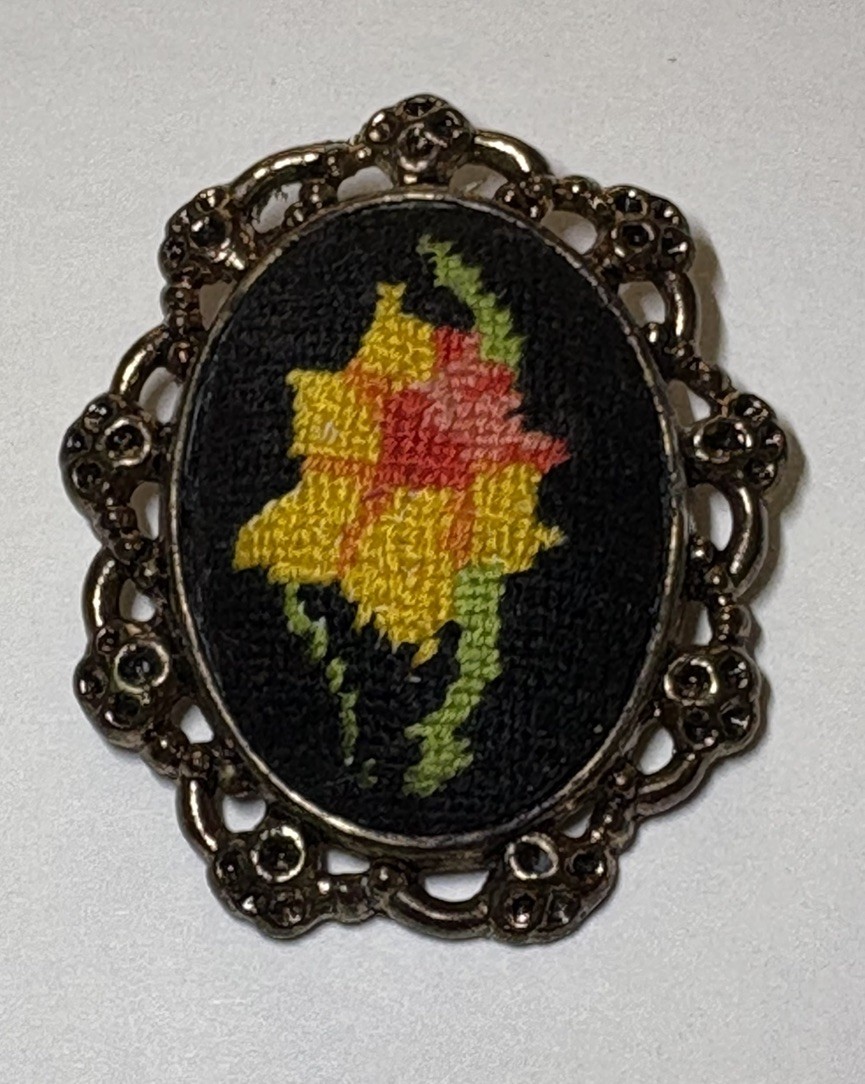 Vintage Needlepoint Flower Brooch & Pendant Pin Gold Tone