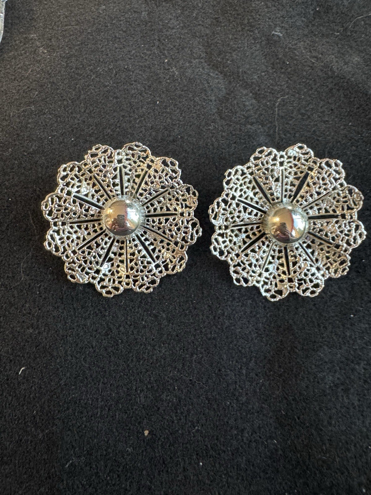 Sarah Coventry Silver Filigree Sunburst Floral Clip On Earrings Grannycore 60s