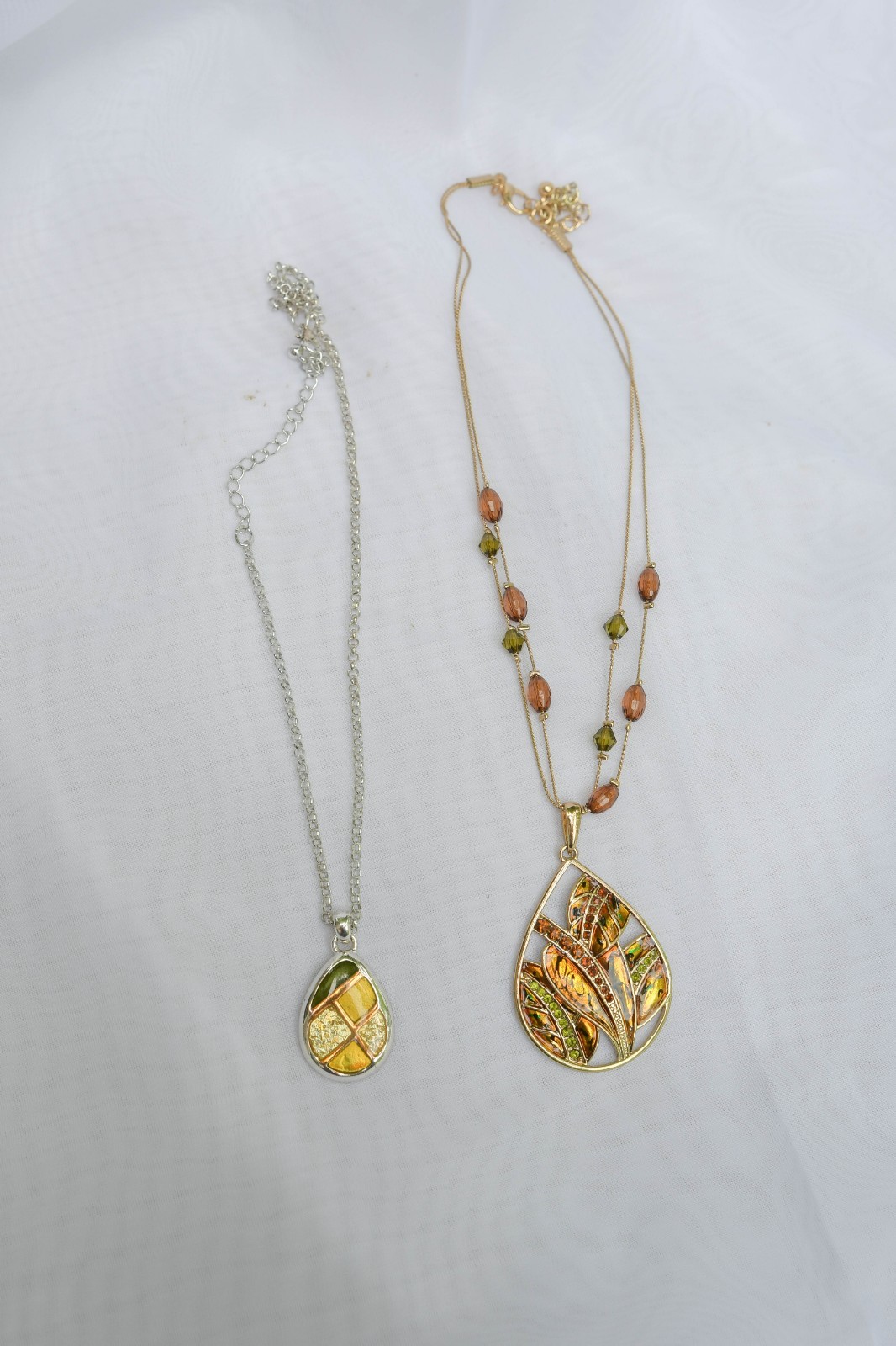 Set of 2 Vintage 90’s earth toned green, brown, gold pendant necklaces