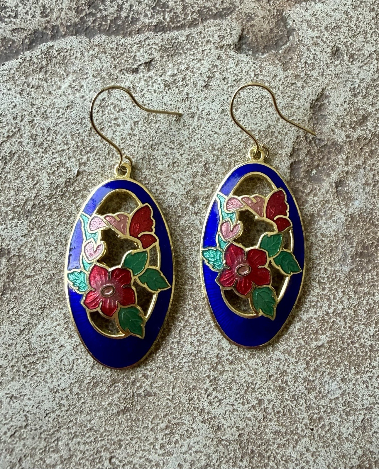 Vintage Floral Cloisonné Wire Dangle Earrings. Gold Tone. Very Good Condition