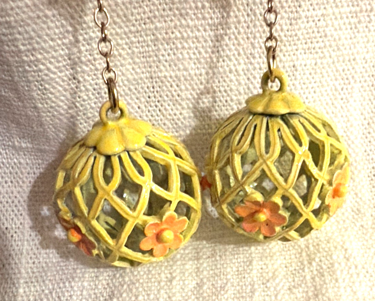 Vintage 1960’s Flower Power Enamel Flower Dangle Earrings Clip On Funky Stylish