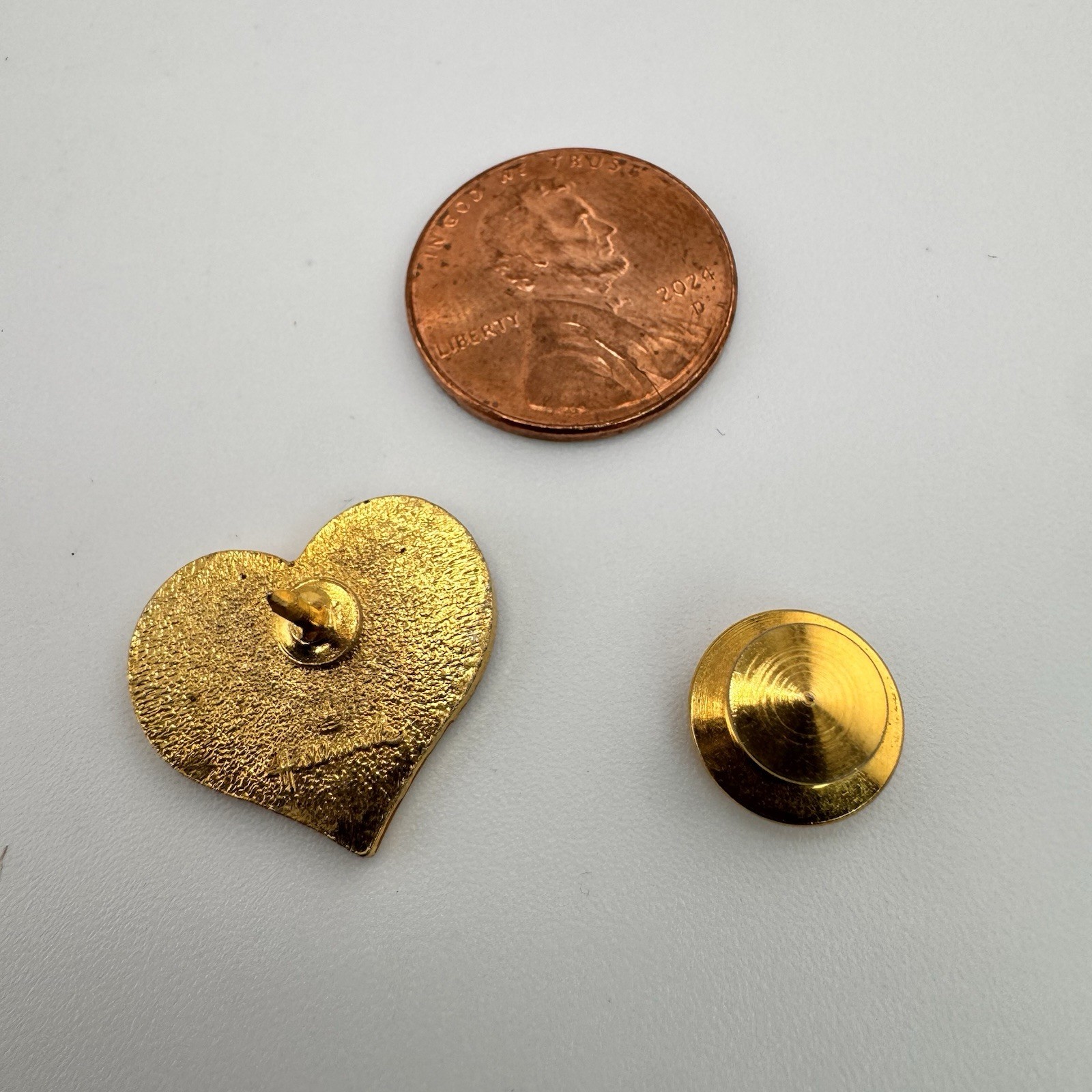 1980’s Vintage Hallmark Metal Brooch Red & Gold Heart Pin Valentine’s Day