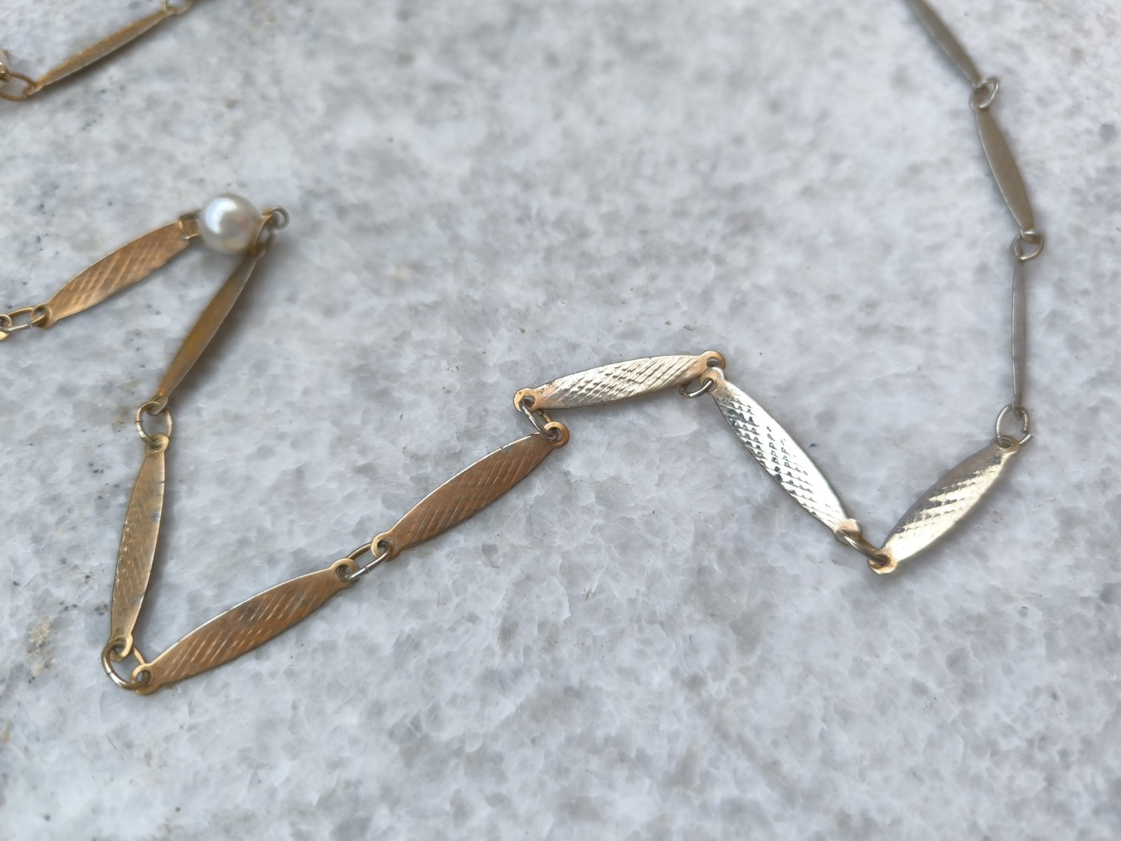 Lovely vintage metal necklace with glass pearls