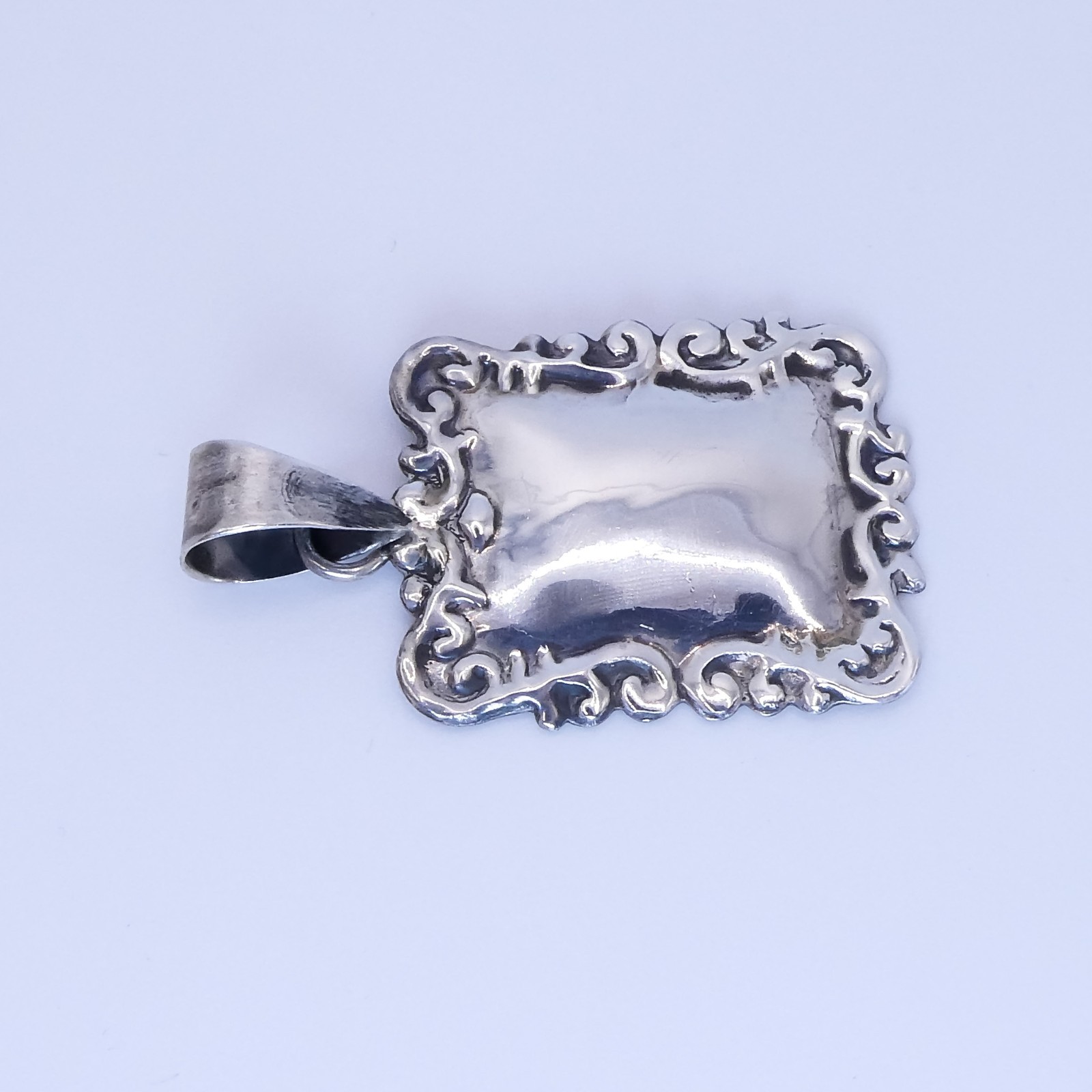 Vintage Sterling Silver 925 Repousse Engravable 1.5″ Womens Necklace Pendant