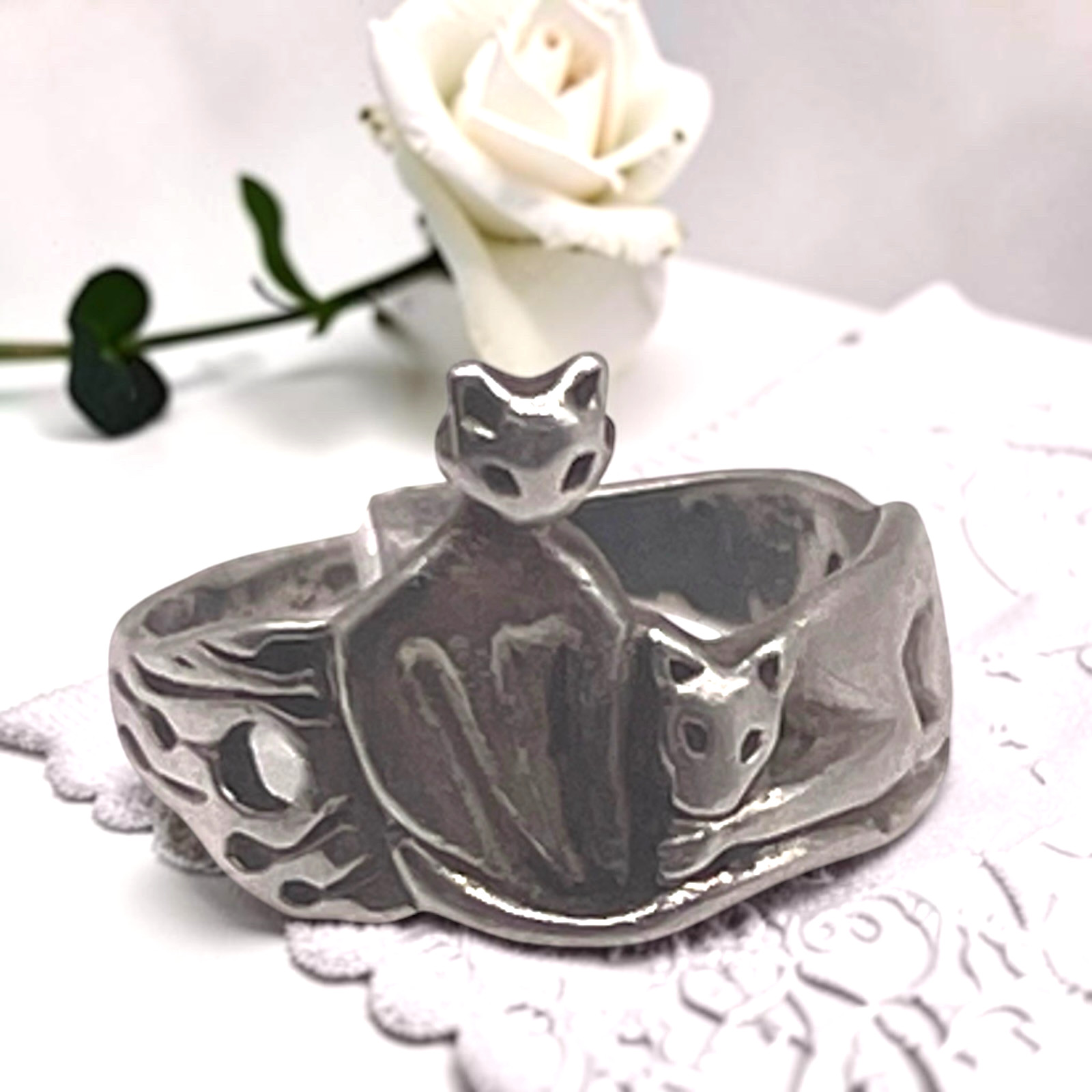 Vintage Etched 2 Cats 925 Sterling Silver Band Ring, size 5.25