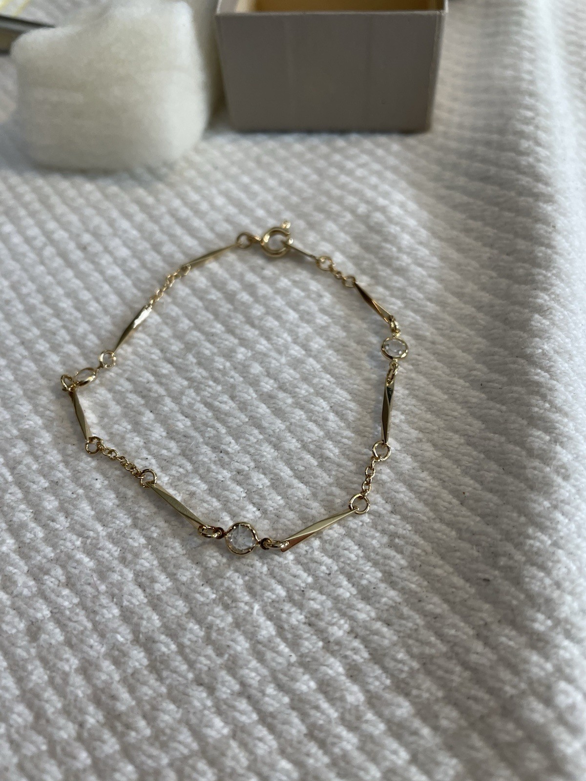 Avon Vintage 1984 Simulated Diamond Accent Bracelet – 7in