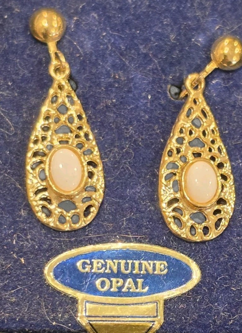 Vintage Elizabeth Farrell Genuine Opal Filigree Teardrop Earrings Gold Tone