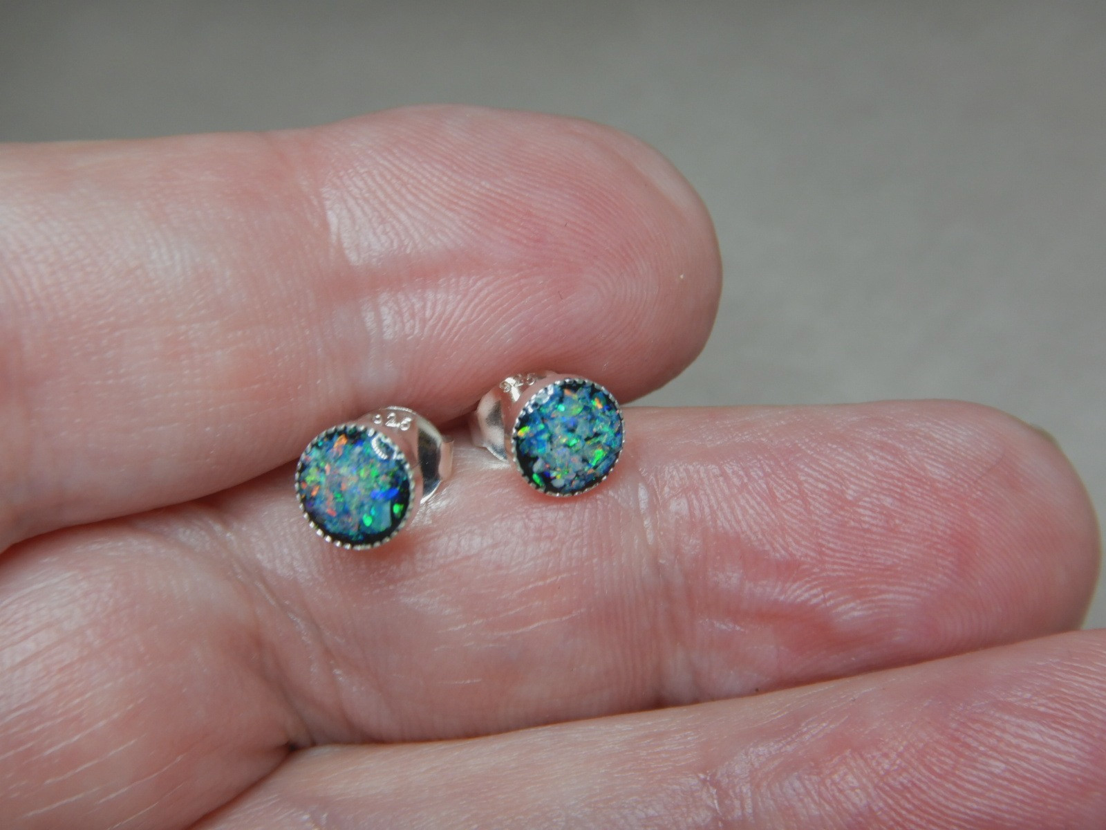 VINTAGE AUSTRALIAN OPALS SET IN STERLING SILVER PIERCED STUD EARRINGS 4111