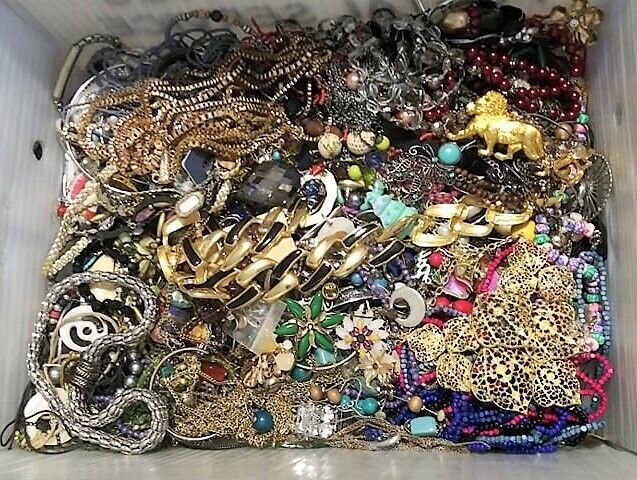 20 HUGE POUNDS Jewelry Lot Vintage Mod Junk Craft Good Wear Resell MIXED TANGLED