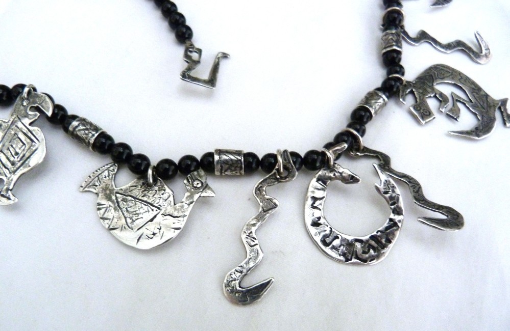28″ LONG SOUTHWESTERN STERLING SILVER TURTLE BIRD RABBIT ONYX BEAD NECKLACE
