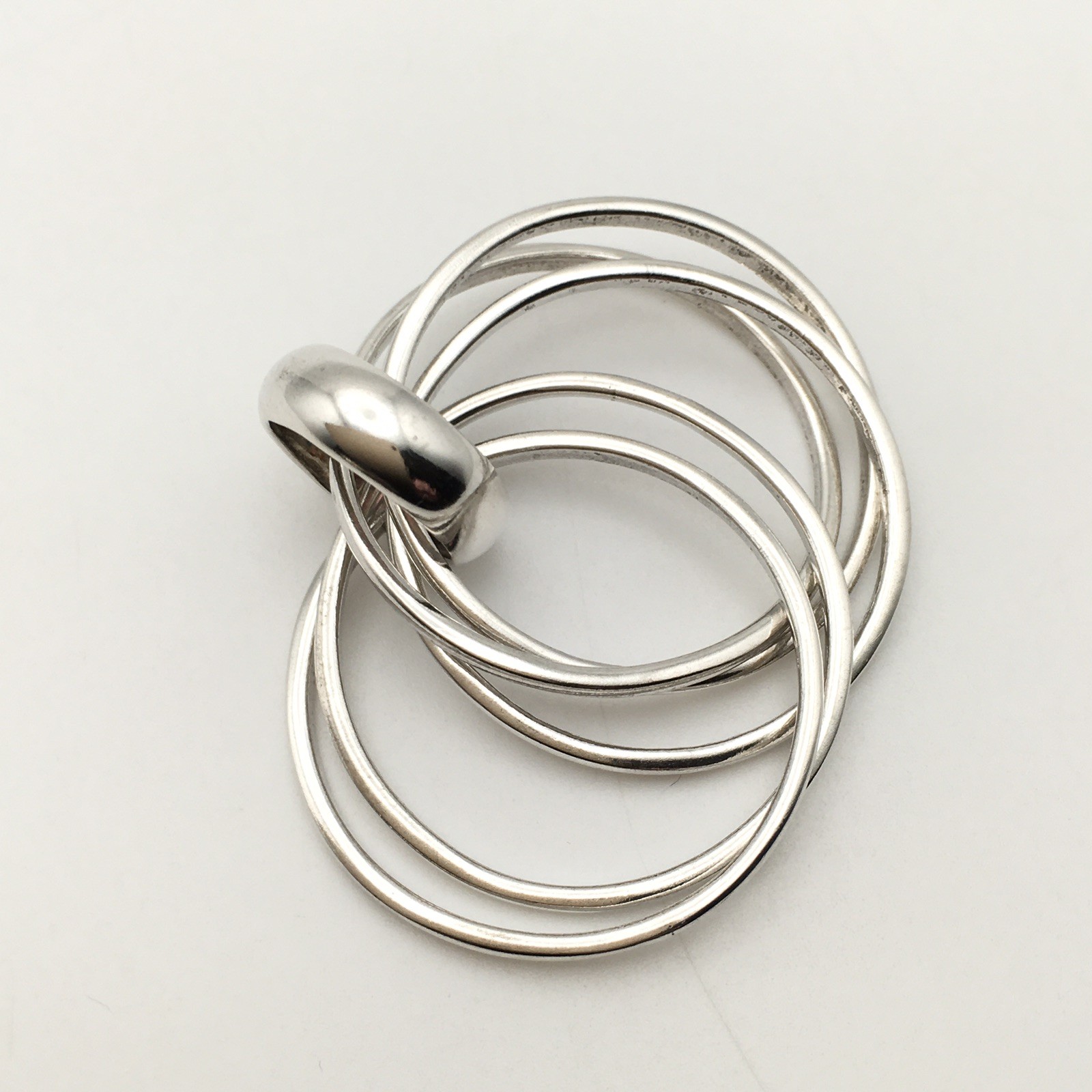 Sterling Silver SILPADA Intertwined 5 Ring Pendant Marked 925 India 10g #76
