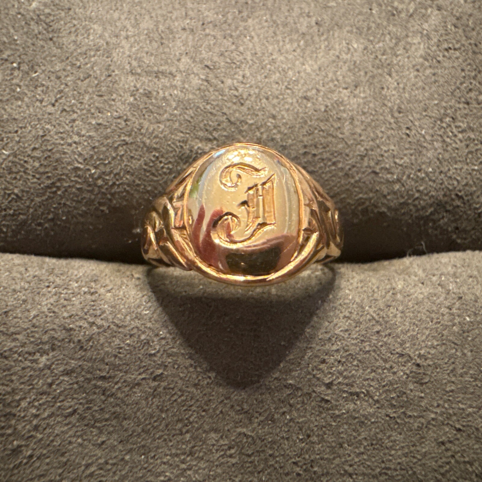 ANTIQUE VICTORIAN 10K Yellow Gold Oval Signet Ring Monogram J or F