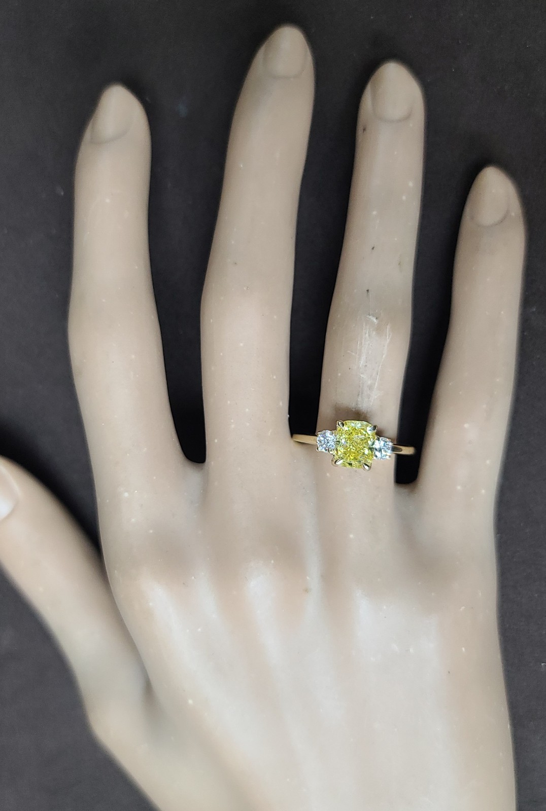 14k Yellow Gold Ring 1.81CT.Natural Fancy Vivid Yellow Diamond Cushion GIA CERT