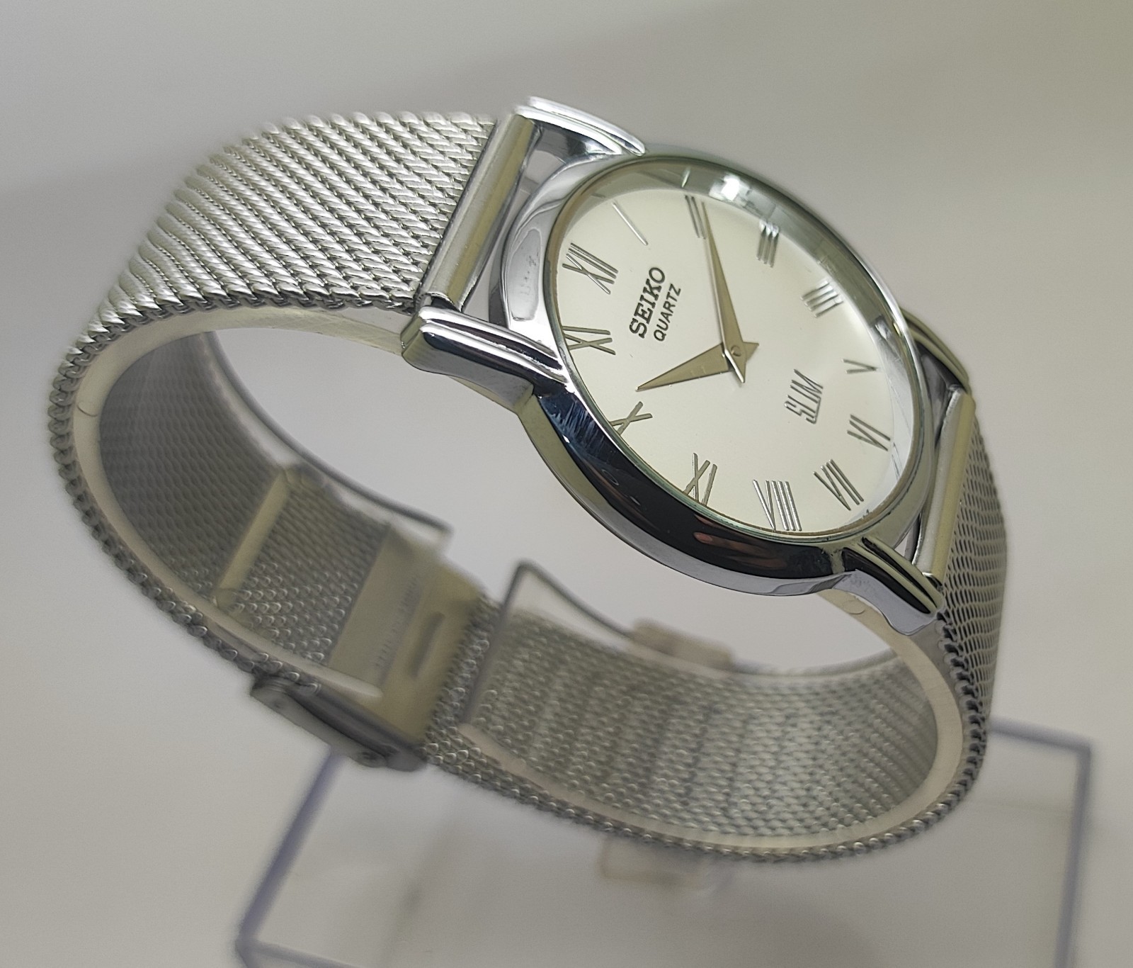 Vintage Seiko Slim Quartz White Dial Men’s Wrist Watch