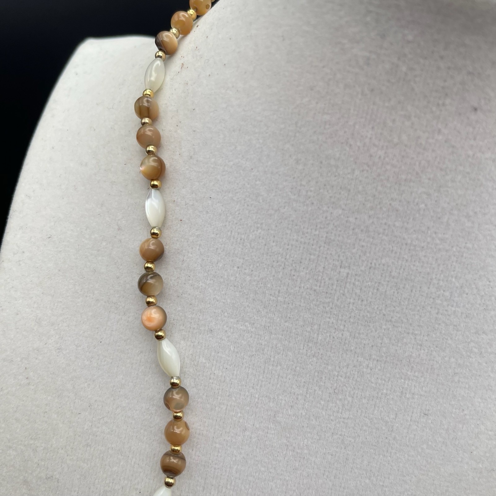 Vintage Mother of Pearl Necklace Brown Tan MOP Gold Tone Bead Magnetic Clasp