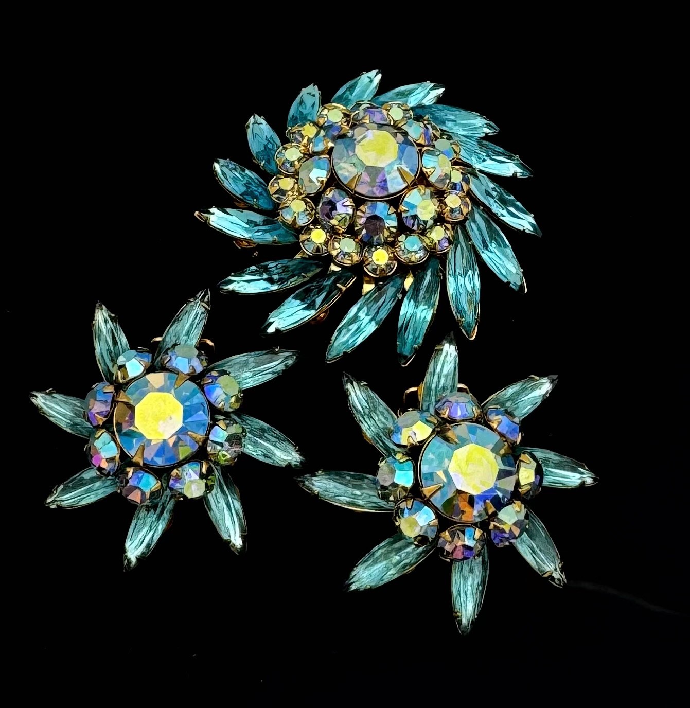 Vintage Set Judy Lee Pinwheel Style Brooch And Earrings light Blue And AB