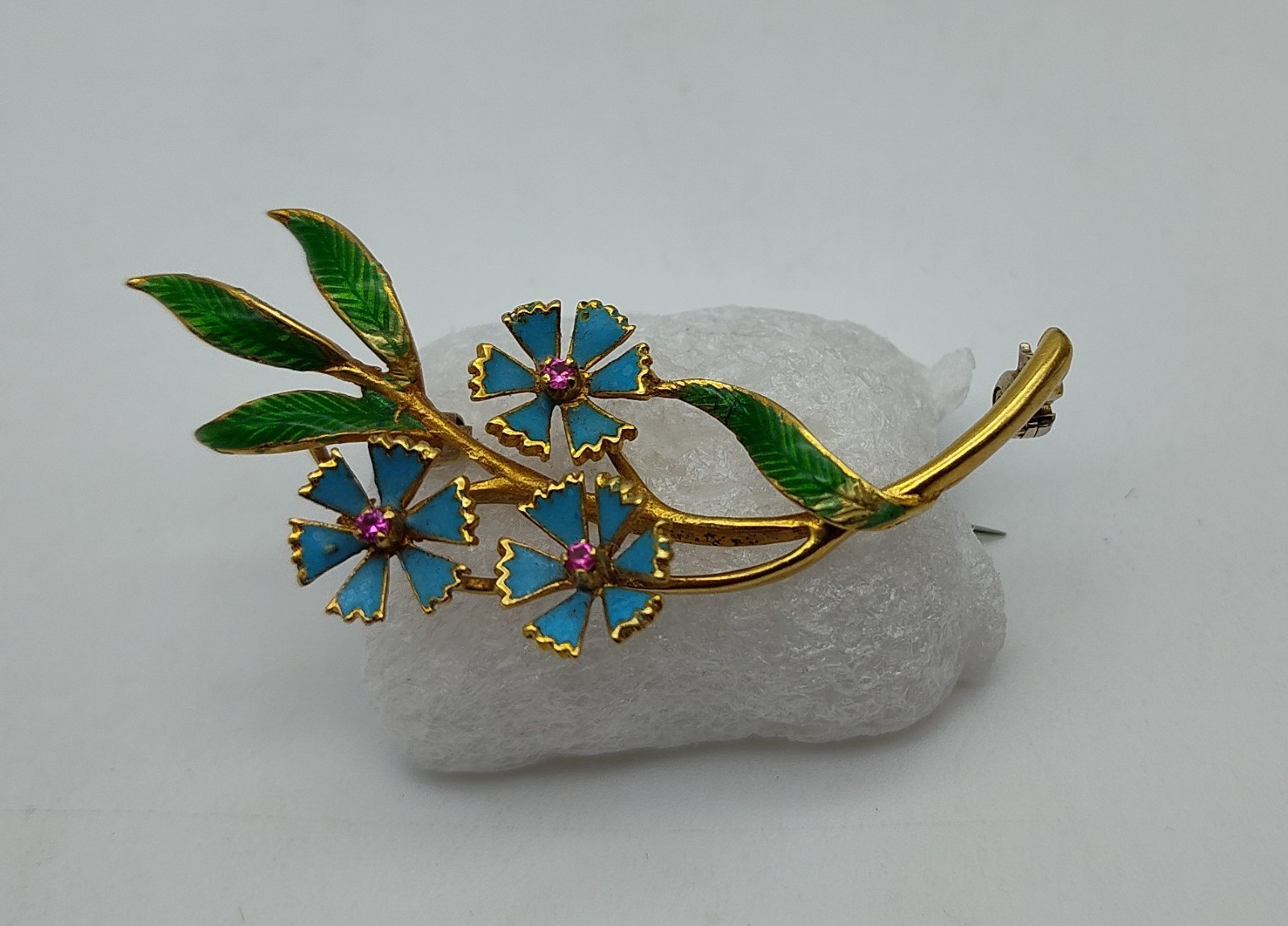 Vintage Flower Blue Ruby Stone 14K Yellow Gold Green Enamel Brooch Pin Lapel