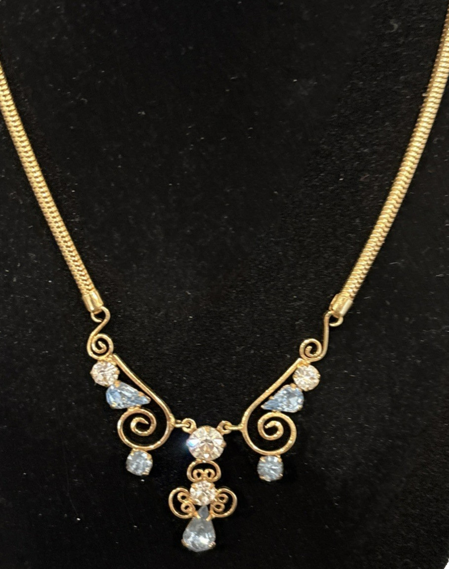 Leo Glass Light Blue Designer 15″ Necklace & Matching Screw Back Earrings Set