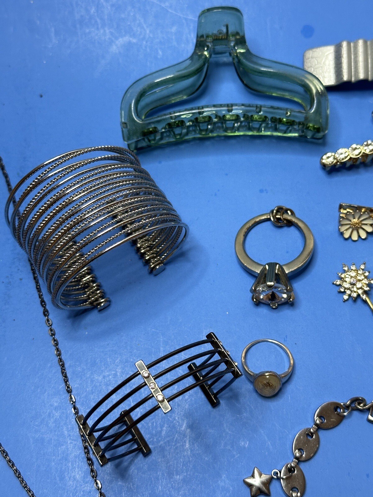 Mixed Jewelry 32-Lot Some Vintage To Modern – Rhinestone Hair Clips None Broken