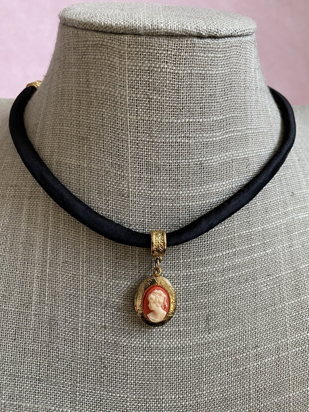 1928 Brand Cameo Choker Mini PhotoHolder Necklace Black Velour Golden Hardware