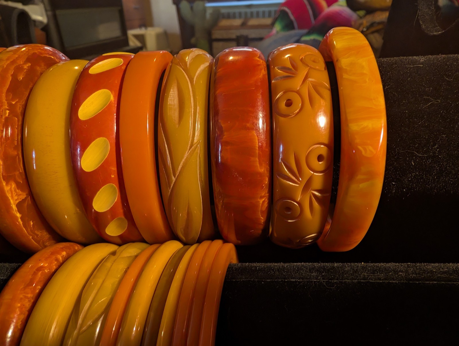 20 Vintage Bakelite Orange Bracelets! Carved – End Of The Day – Awesome Lot!