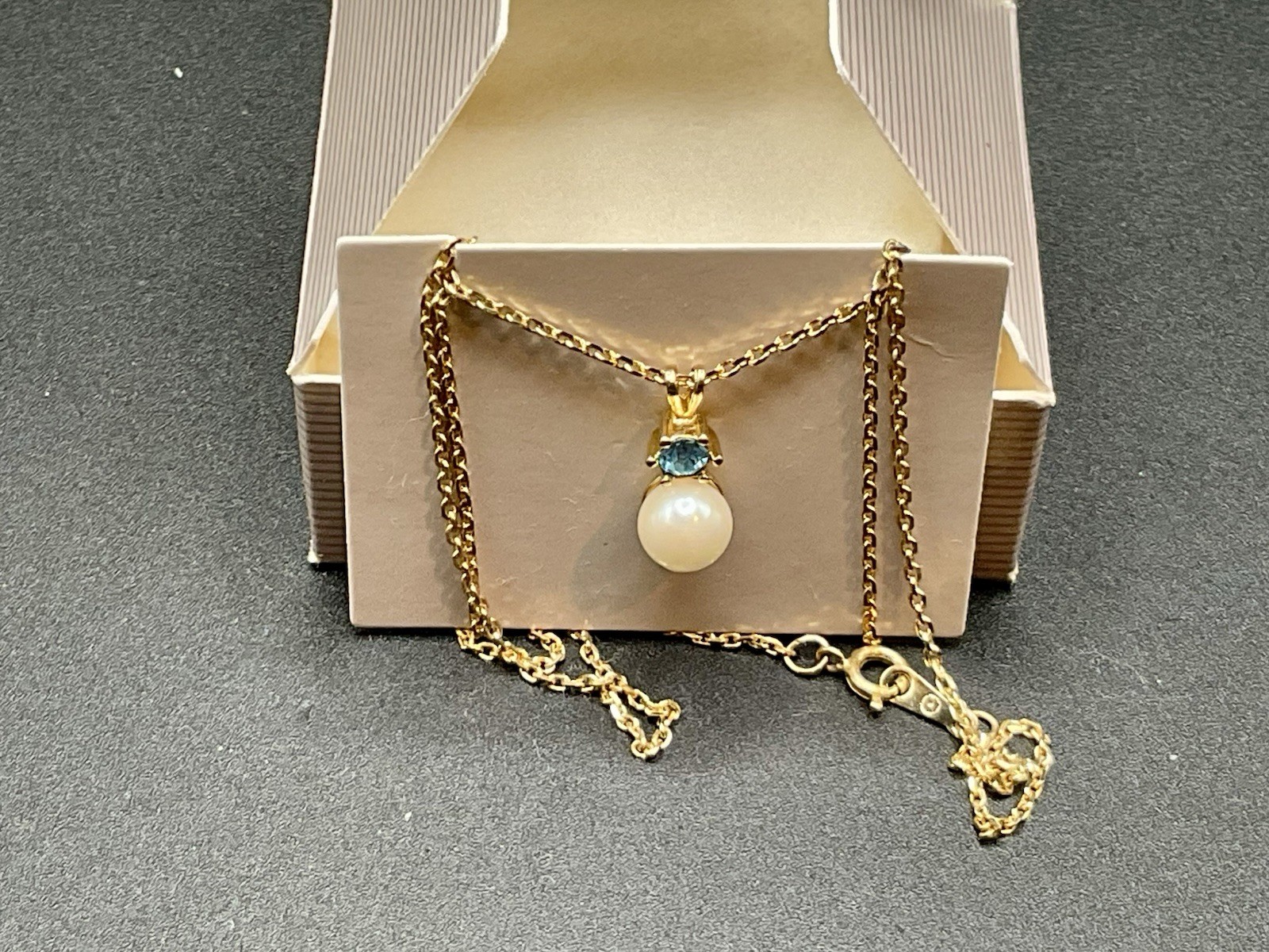 Vintage Avon March Birthstone Simulated Aquamarine Gold Tone Pendant Necklace