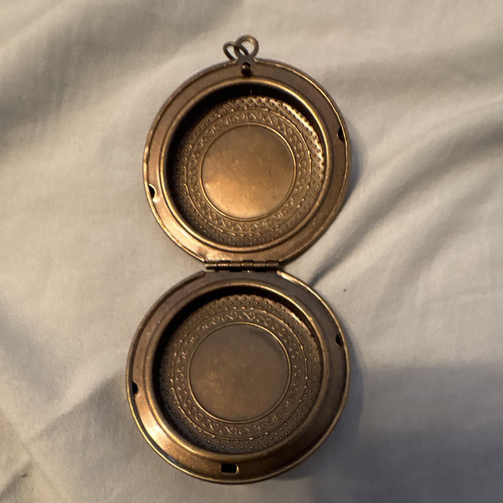 Round Hinged Photo Locket Pendant, Gold Color Metal, No Stone, Unisex Adults