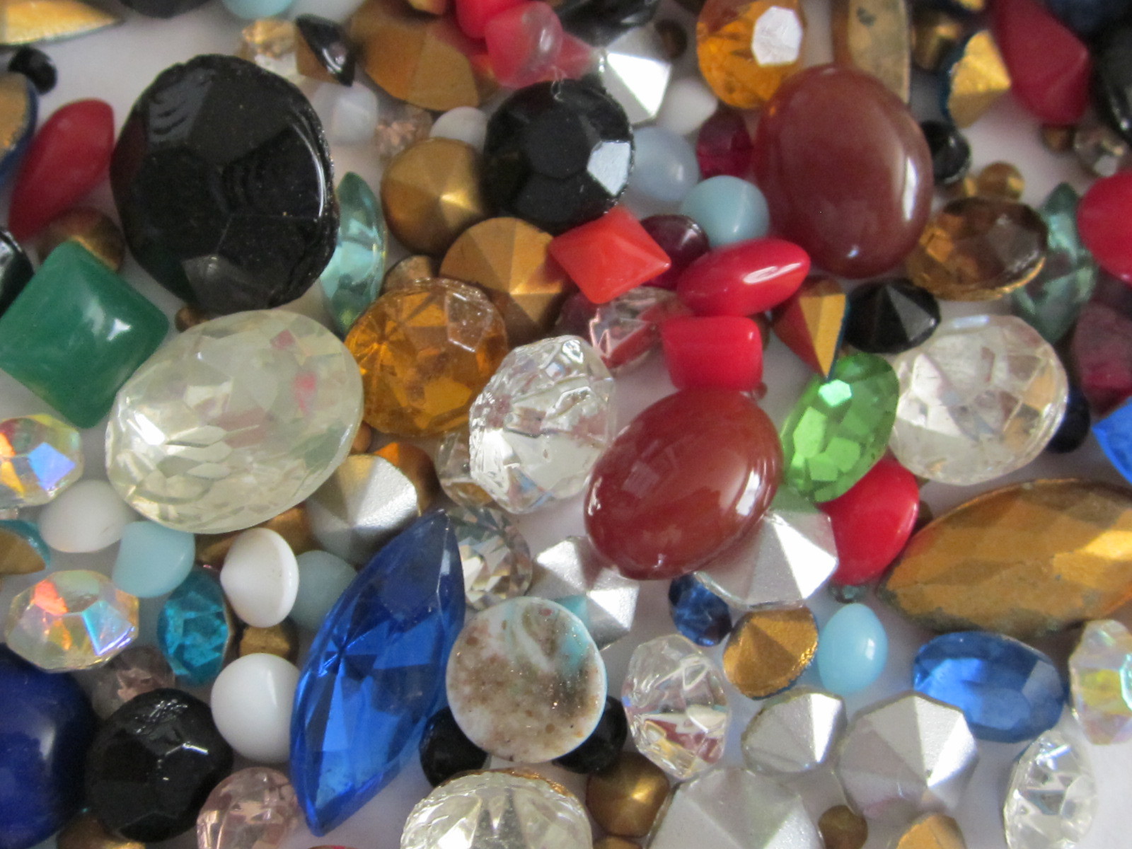 325 VINTAGE GLASS RHINESTONES & SOLID STONE LOT REPAIR JEWELRY LOOSE ASSORTMENT