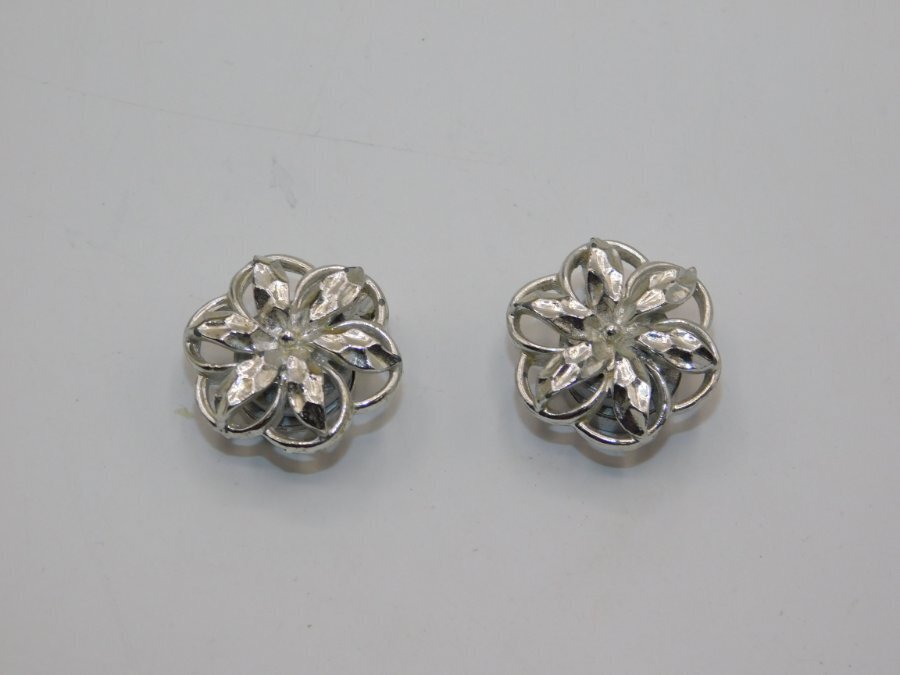 B678-VINTAGE CLIP/MAGNET EARRINGS~SILVER TONE~MAGI CLIP/CORO~1″