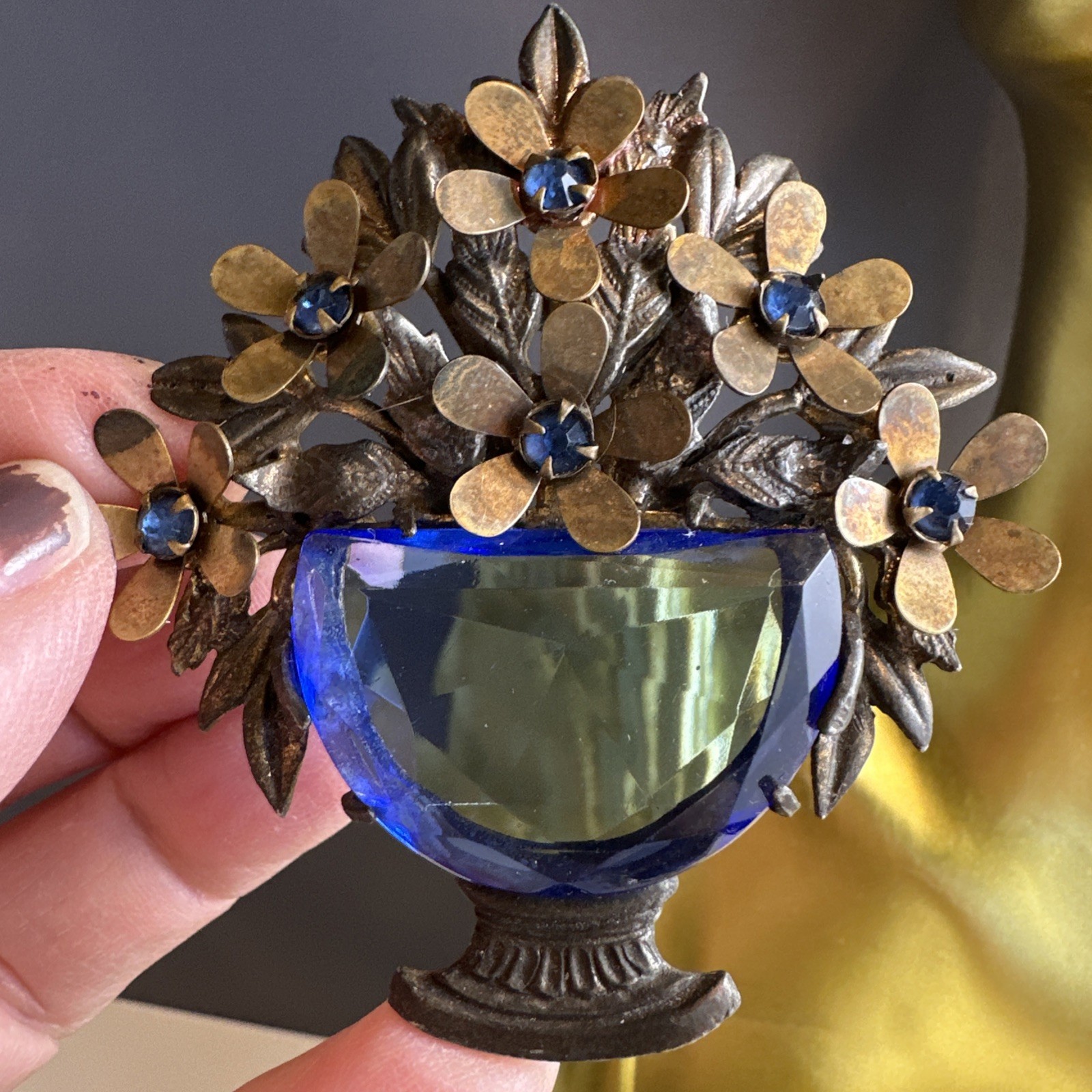 Unsigned GOLDMAN &GOLDMAN BASKET of Flowers Brooch