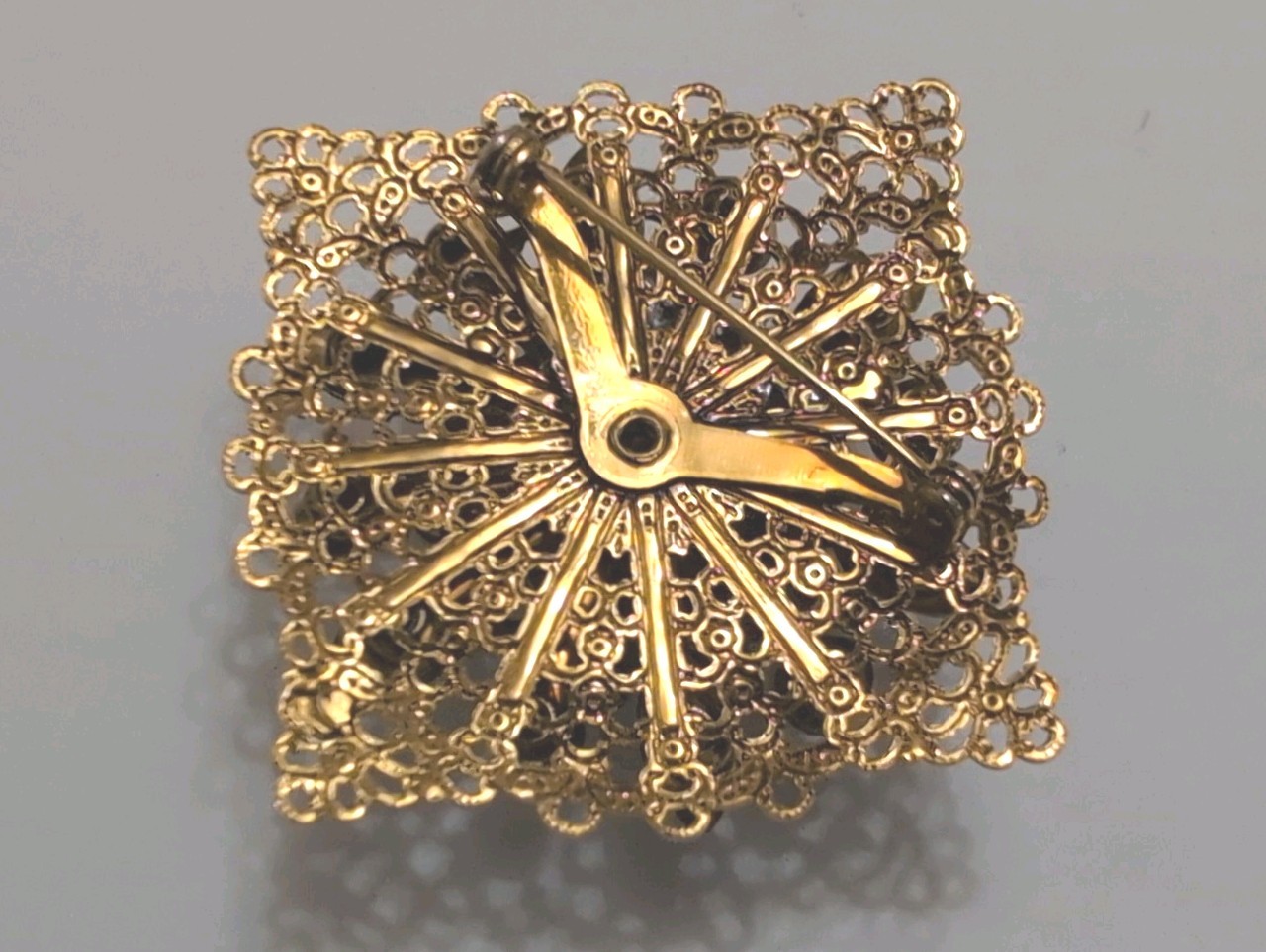 Vintage Variety Lot Of 6 Brooches/Pins In Gold And Silver Tones Some Signed
