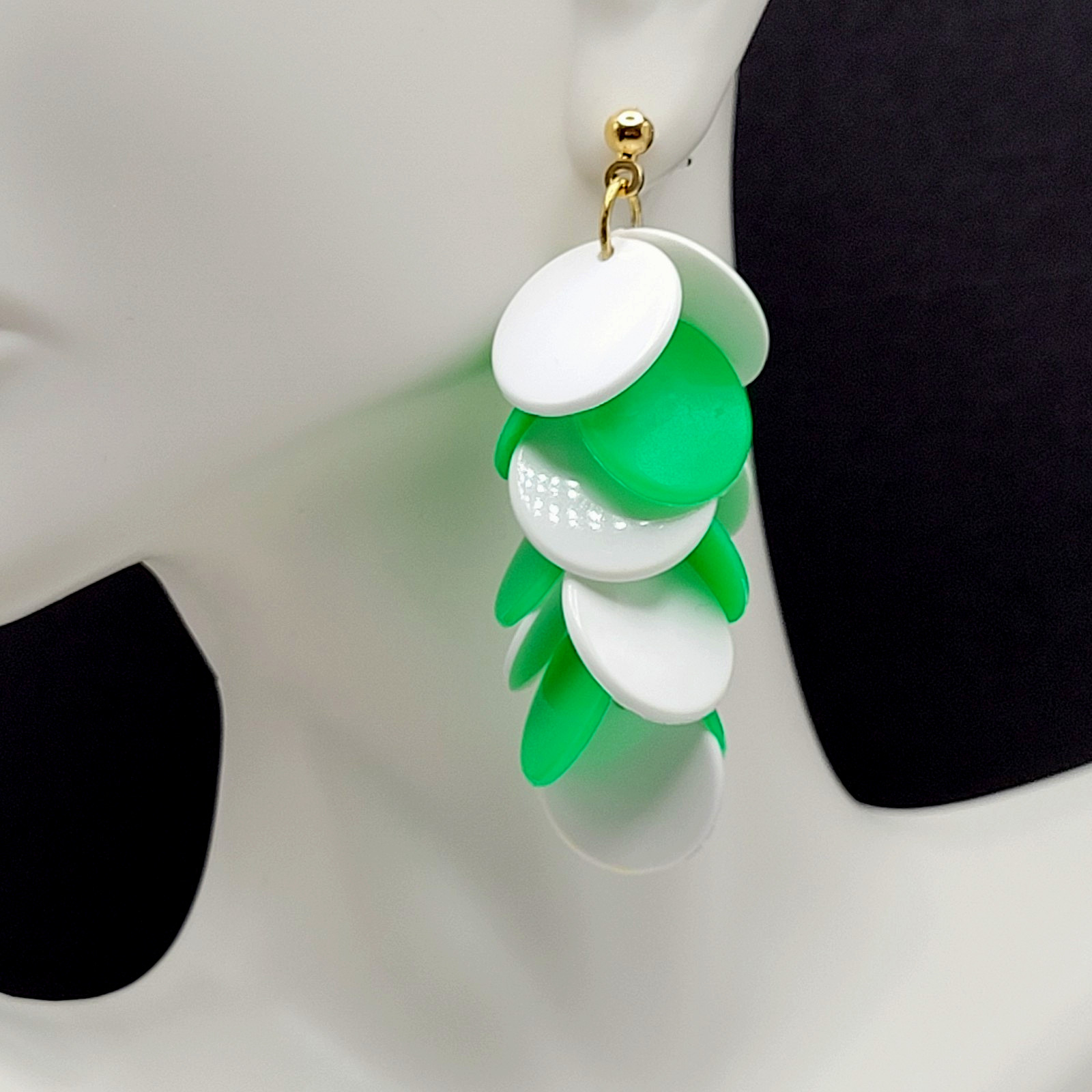 Green and White Multiple Plastic Disc Wiggly Dangle Vintage 80s Pierced Earrings