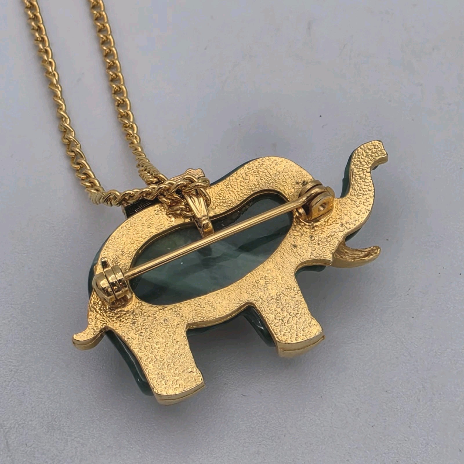 Vtg Green Elephant Pendant Brooch Gold Tone Necklace Faux Jade Luck Trunk Up 18″
