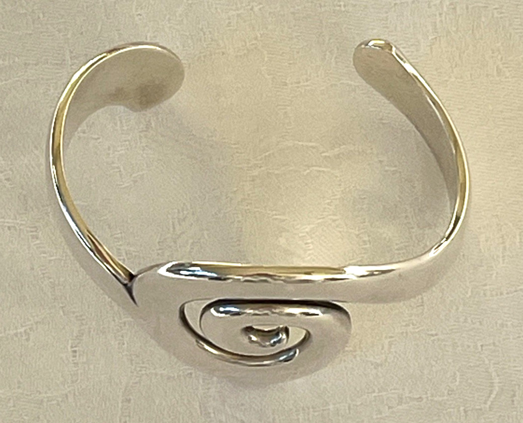Retired JAMES AVERY Swirl Sterling Silver Bangle Bracelet 50.5g New in Box w/Bag