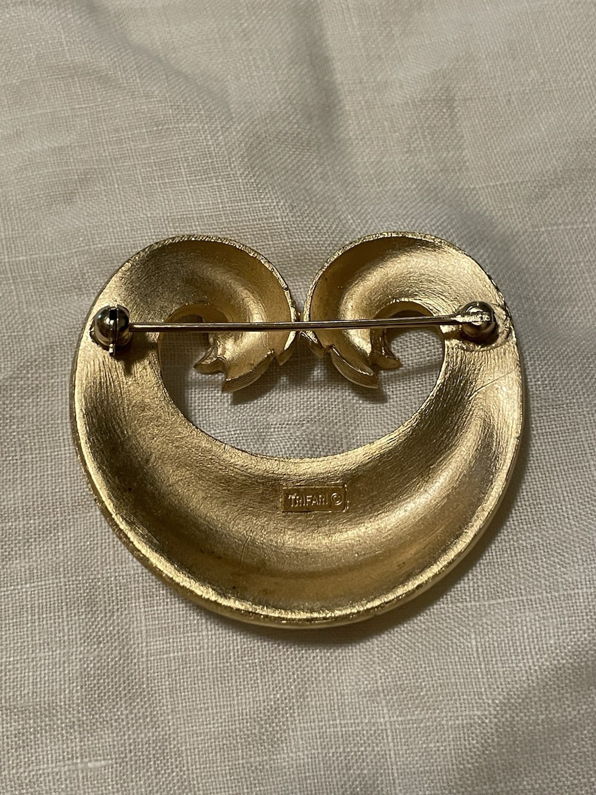 Vintage Crown Trifari Gold Tone Double Scroll Brooch Rope Detail Mid Century