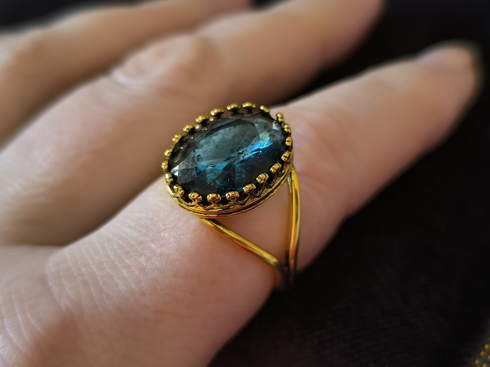 Lovely ring with blue cabochon